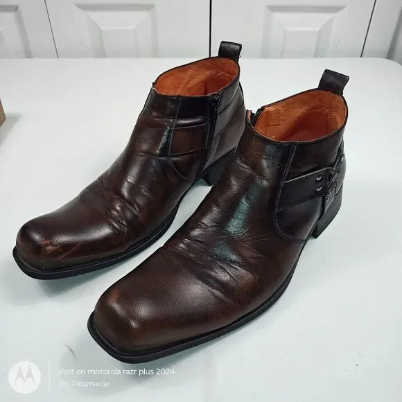 Men's Robert Wayne Zip-Up Distressed Buckle Emblem Dagger Boots US Size 10 - Picture 7 of 15